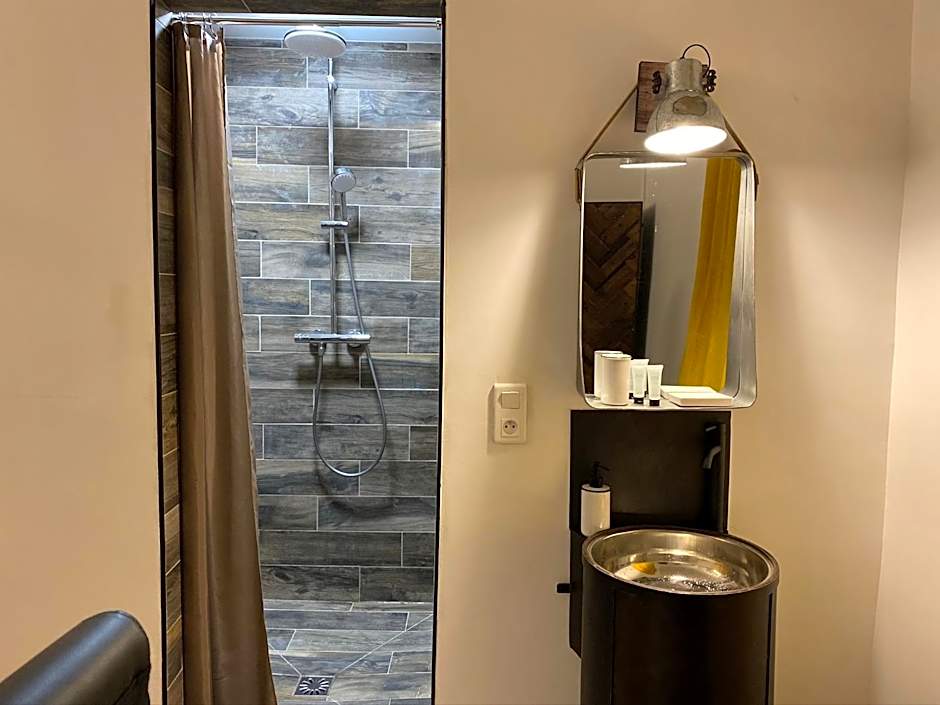 A La Villa Perroy les chambres sont spacieuses et les petit-déjeuners offerts