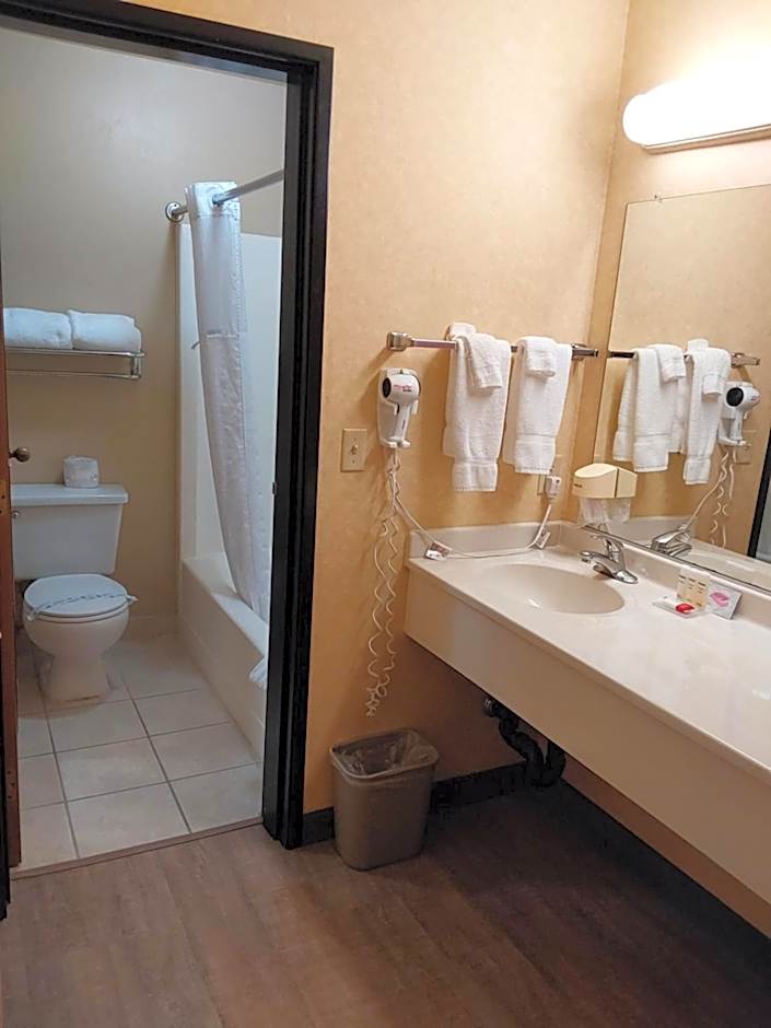 Lavissh Inn and Suites