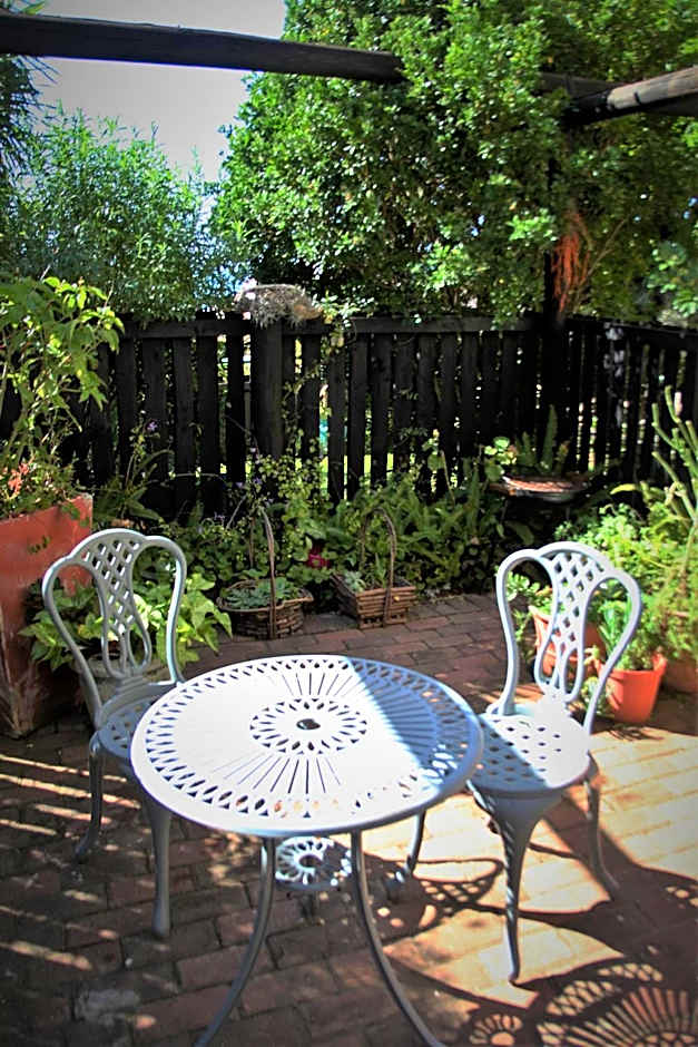 A1 Kynaston Guest House bed and breakfast or self catering
