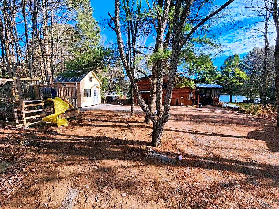 Red Cedar Chalet on Brady Lake