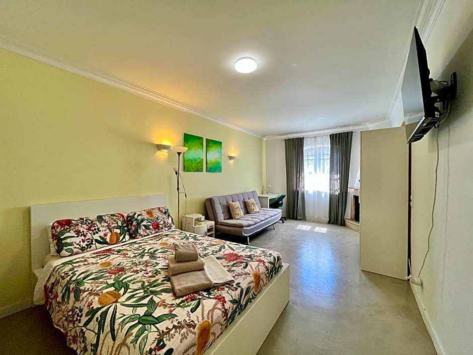 Ljmonade Hostel