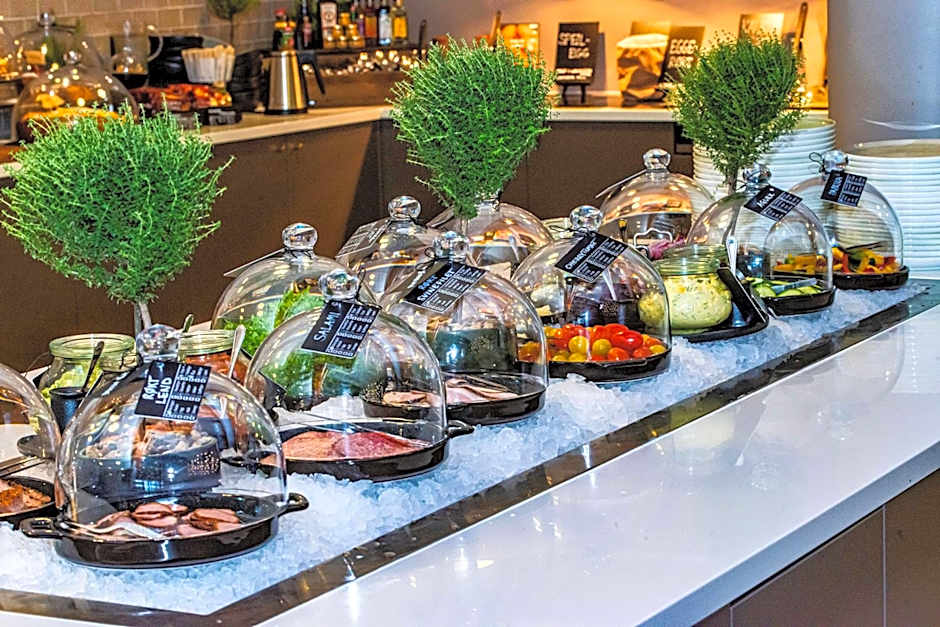 Park Inn by Radisson Oslo Airport Hotel West