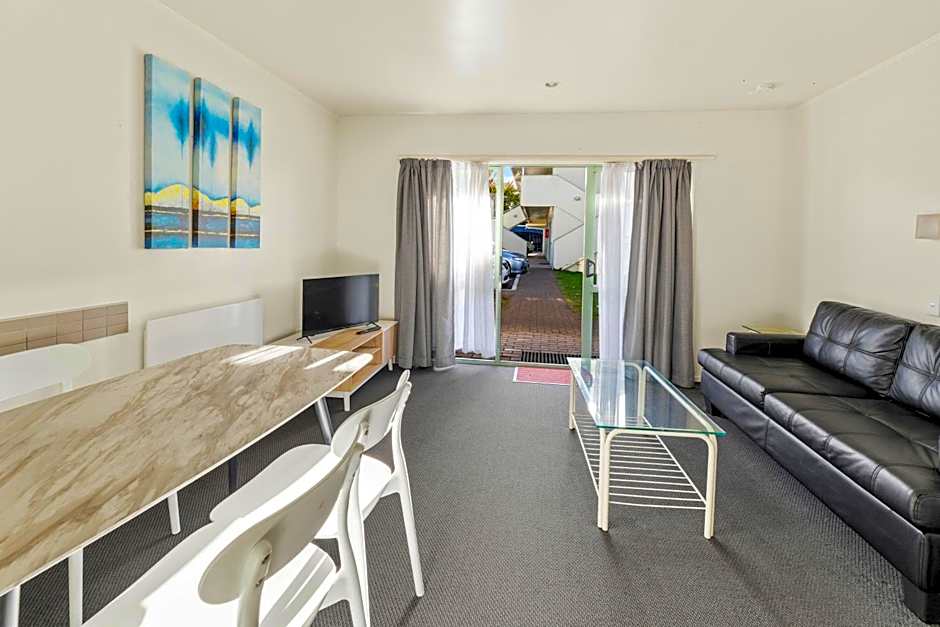 Birchwood Spa Motel