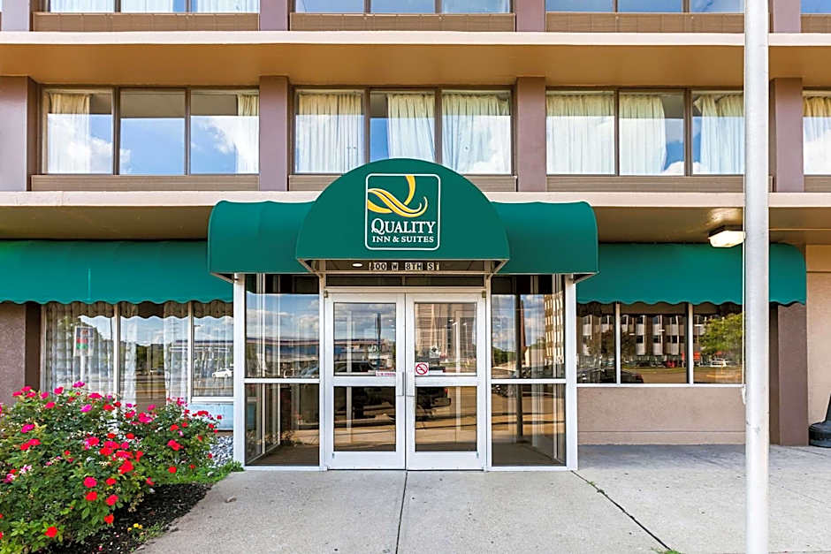 Quality Inn & Suites Cincinnati Downtown Area