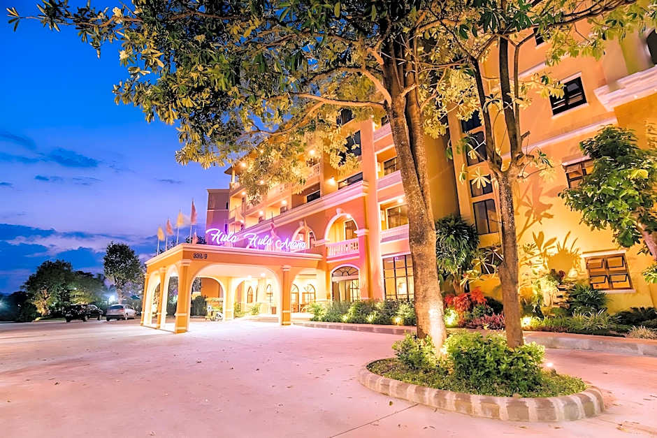 ROYAL PINEAPPLE HOTEL l a welcome to wealth and good fortune