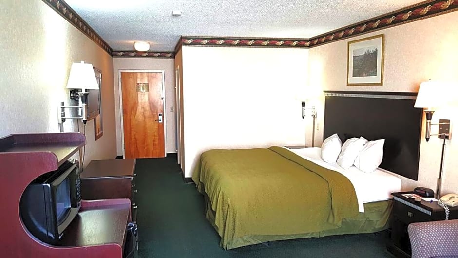 Red Carpet Inn and Suites Carneys Point