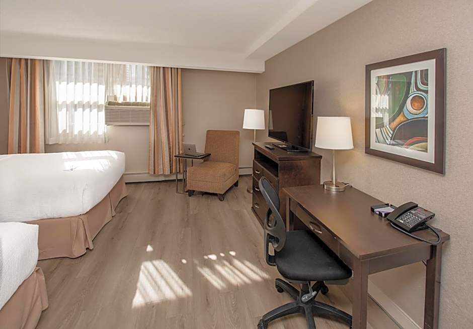 Coast Calgary Downtown Hotel & Suites by APA