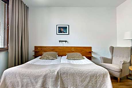 Superior Double Room with Two Single Beds - Non-Smoking