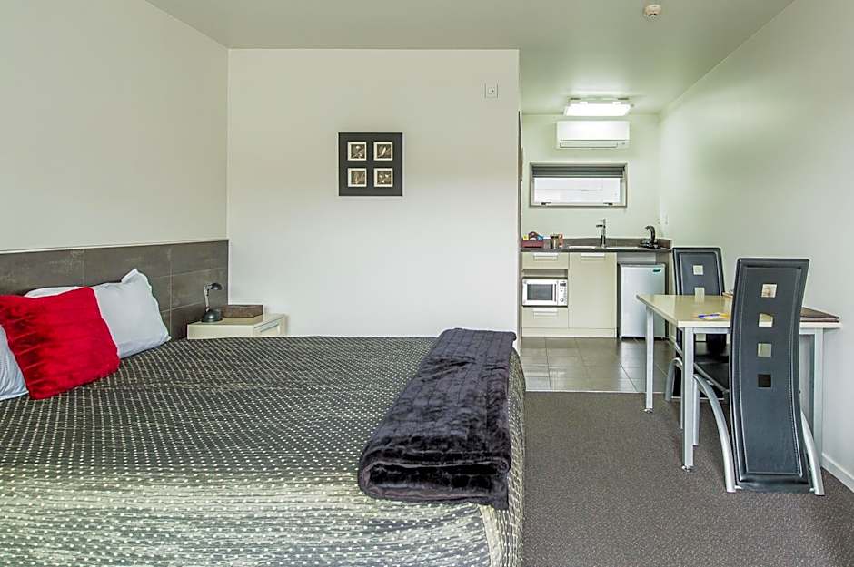 151 On London Motel & Conference Centre