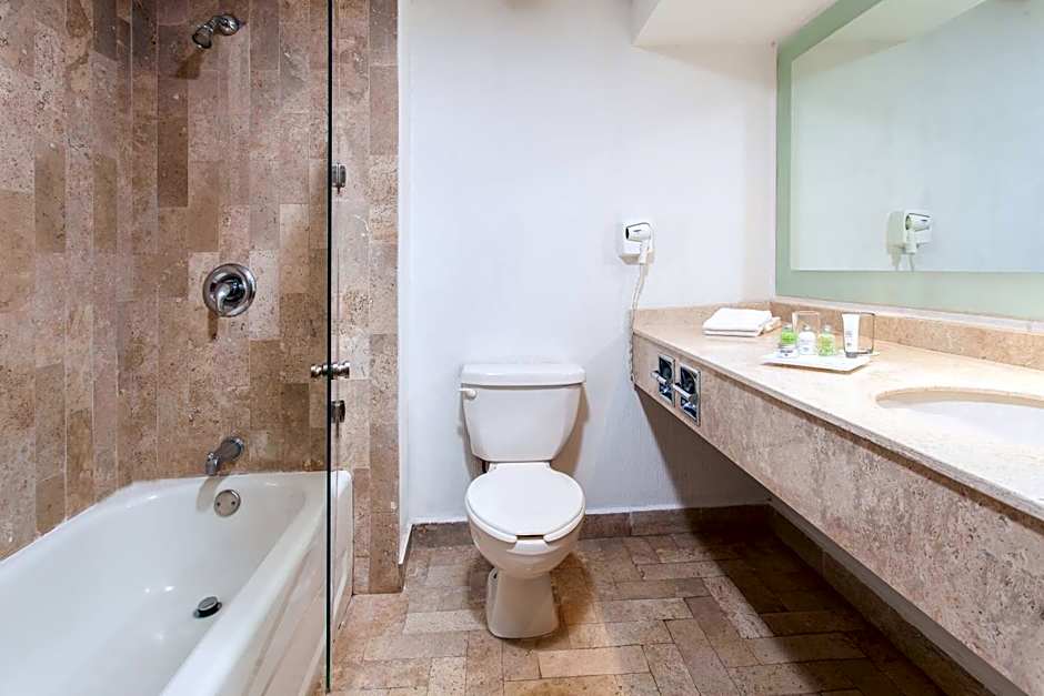 Baymont Inn & Suites Lazaro Cardenas