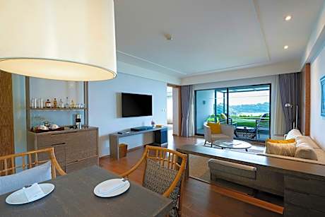 Royal Ocean View Suite