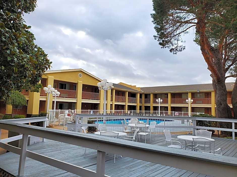 Days Inn by Wyndham Lawton