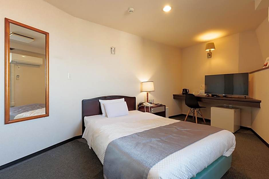 Photo 1 of 2 of 1 Double Bed, Smoking