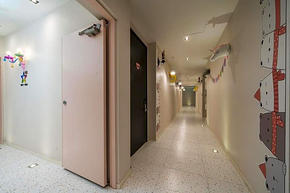Jangyu Almond Kids Hotel