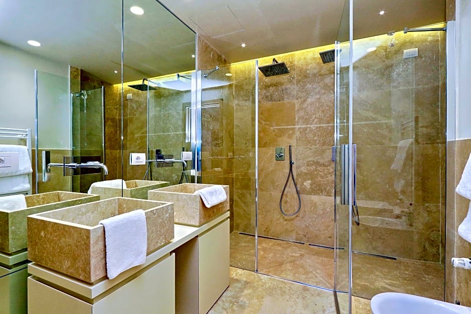 M7 Contemporary Apartments - My Extra Home