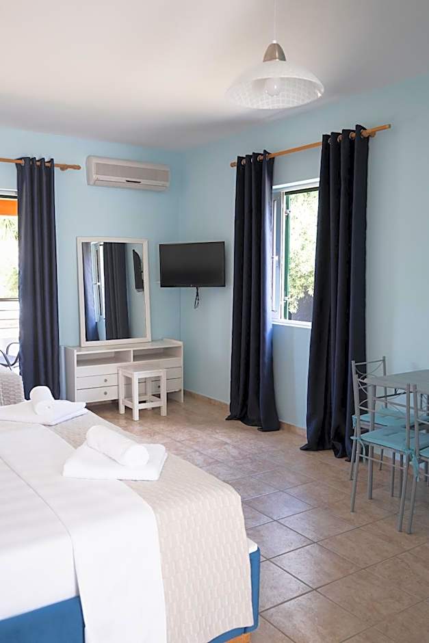 Crystal Blue Hotel, Barbati