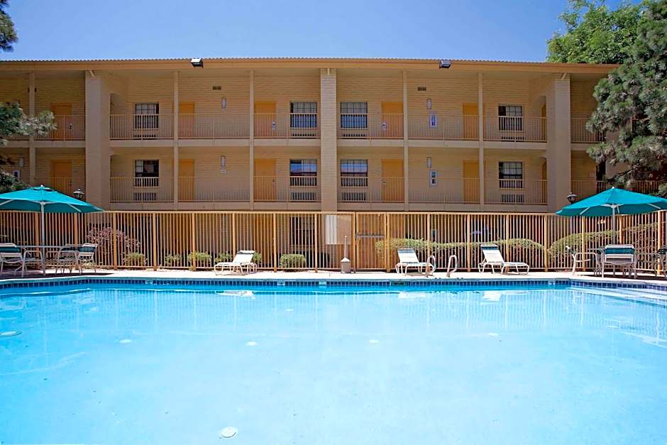 La Quinta Inn & Suites by Wyndham Denver  Golden