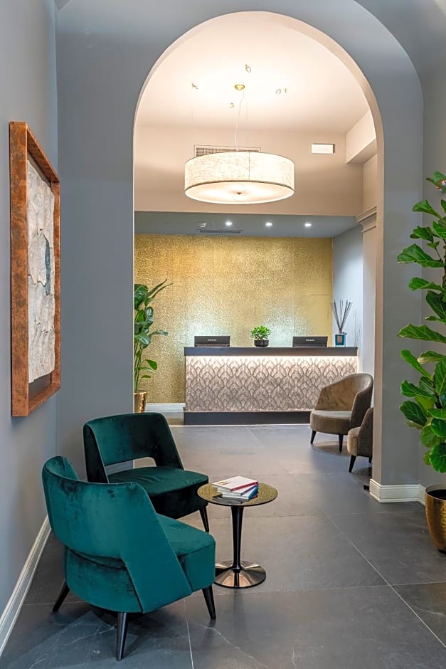 Flom Boutique Hotel