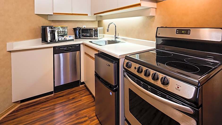 Best Western Plus Emerald Isle Hotel