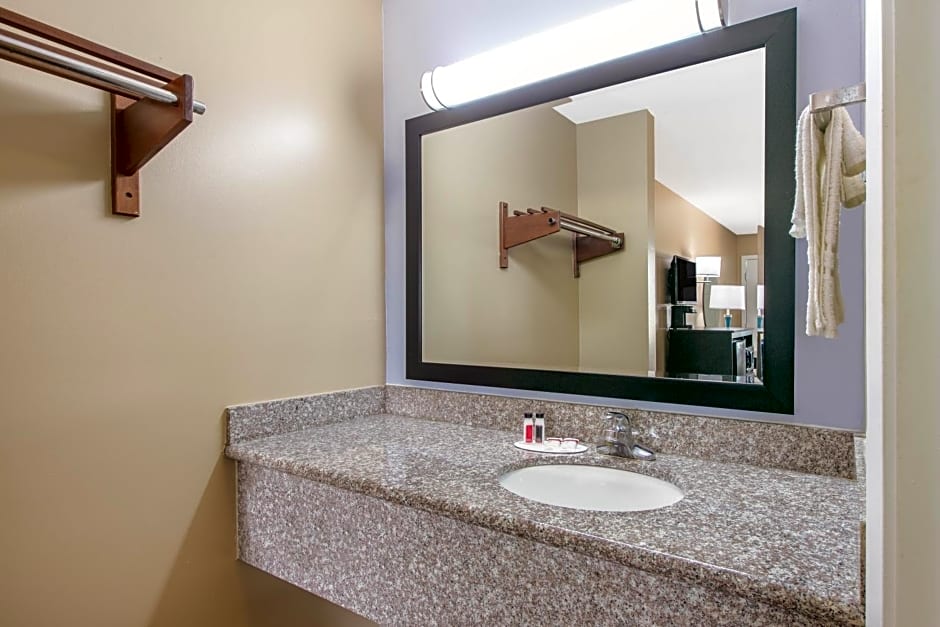 Super 8 by Wyndham Ocean Springs Biloxi