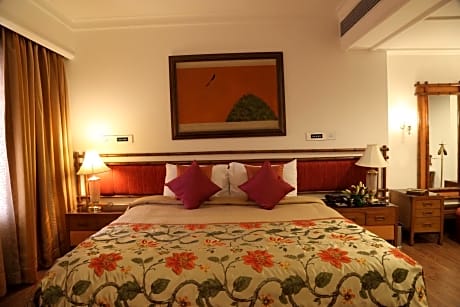 Ashok Heritage Suite - Indian Wine (01 Nos.), FSA of Rs.1000/- per day in Cake Shop, One pair laundry complimentary per night with  25% discount on Food & Soft Beverages,Access to 7th Floor Lounge (Comp 1 round of Tea/Coffee & confectionery platter)