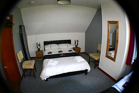 Double or Twin Room with Private External Bathroom