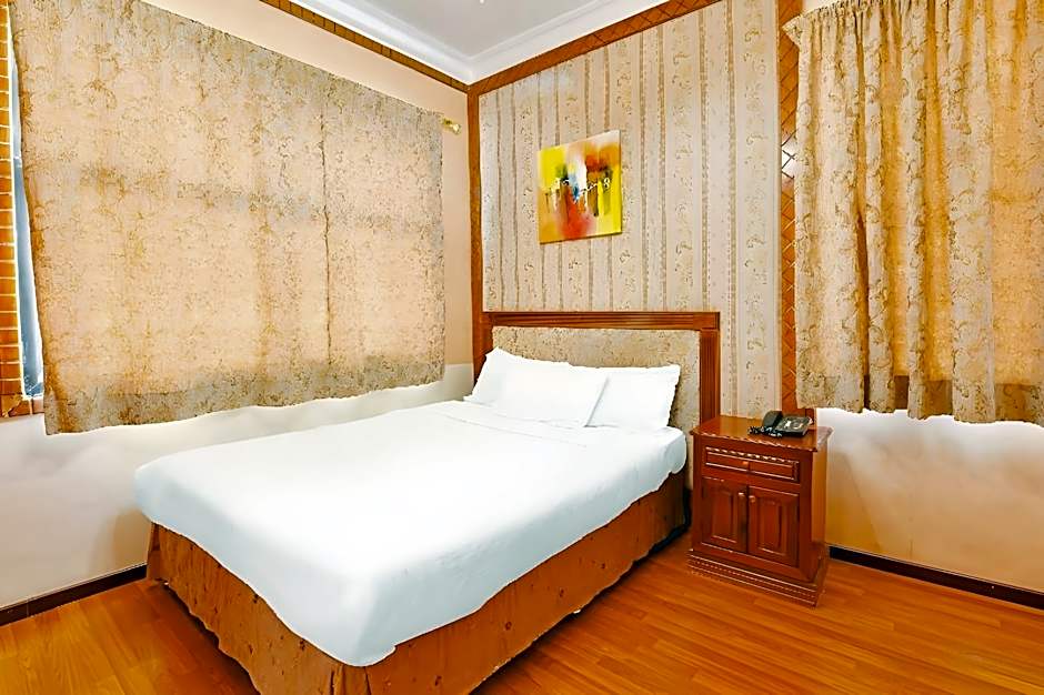 Capital O 125 Moon Plaza Hotel