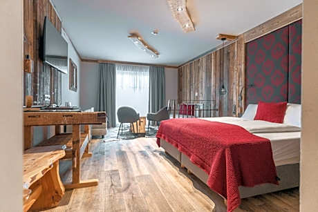 Junior Suite with Mountain View