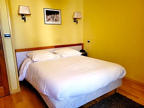 Single or Double Room with Shower