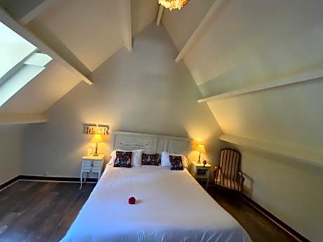 Junior Suite (2 Adults + 2 Children)