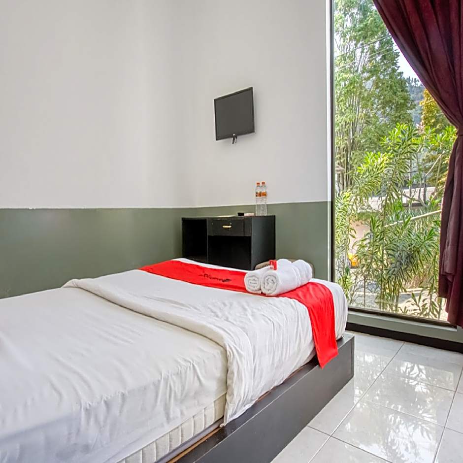 RedDoorz near Paralayang Batu