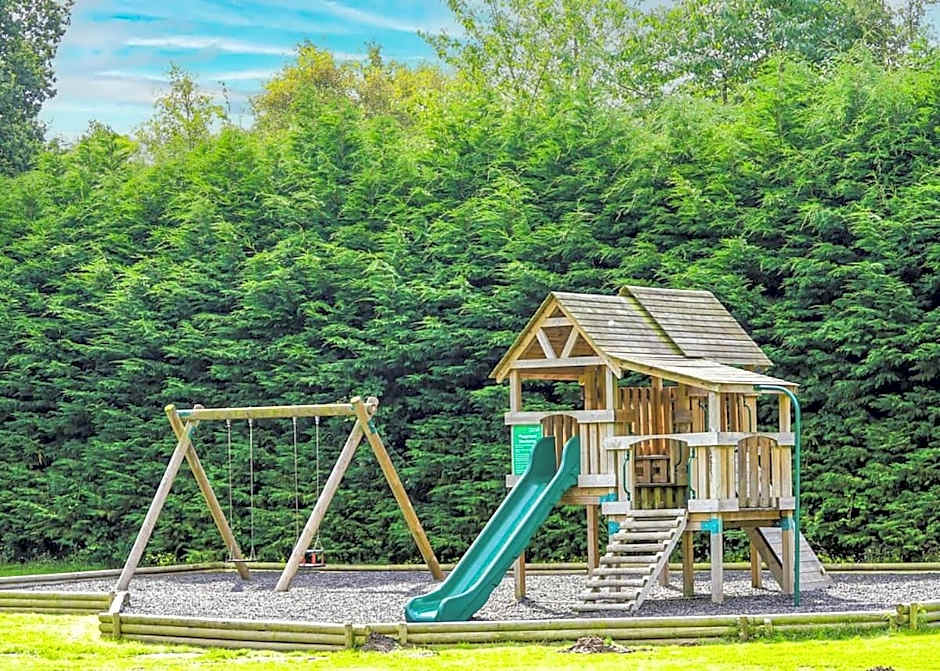 Paradise Lakeside Lodges