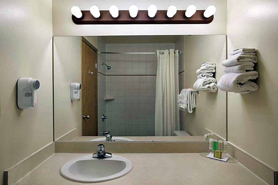 Super 8 by Wyndham Slave Lake AB