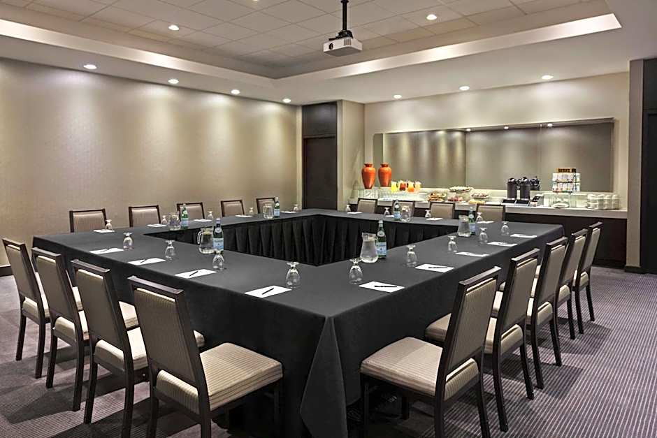 Hilton Suites Toronto/Markham Conference Center And Spa