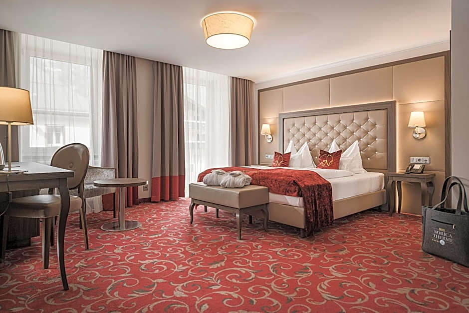 Hotel Norica - Thermenhotels Gastein mit dem Bademantel direkt in die Therme