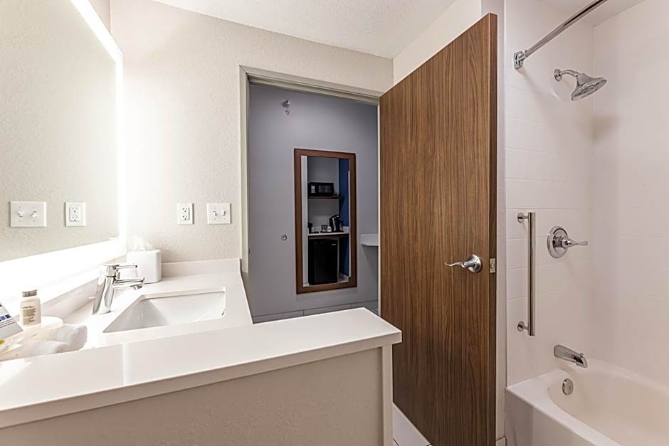 Holiday Inn Express & Suites - Rantoul By IHG