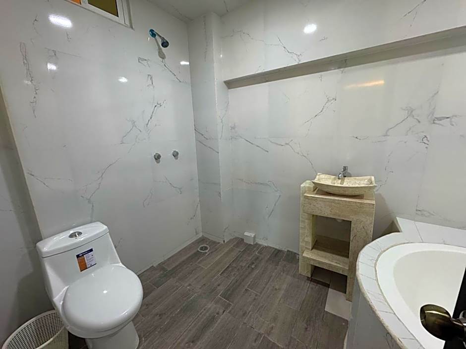 OYO Hotel Familiar Tollan