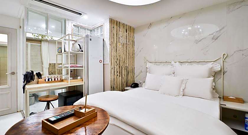 February Boutique Hotel Hwanggeum