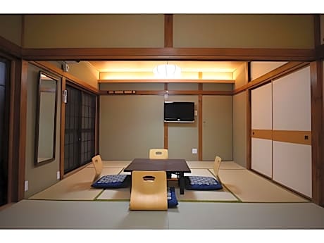 Japanese Style Room with 10 Tatami for 5 People