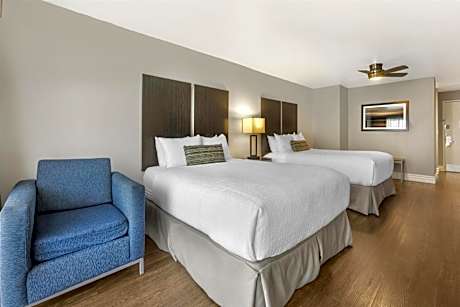 Non-Pet, 2 Queen Beds, Balcony, River View, Oversize Room