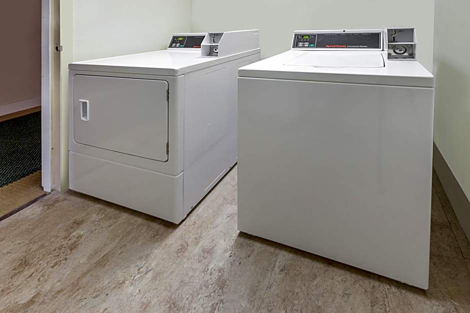 Days Inn by Wyndham Sherman