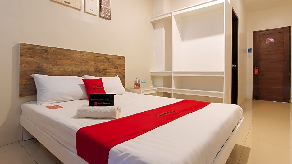 RedDoorz @ Golite Washington