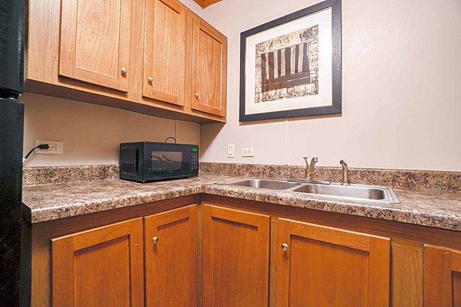 Grand Eagle Ford Lodge & RV Park