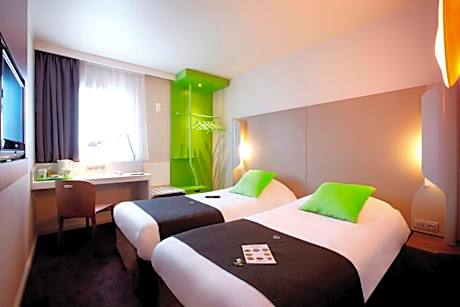 Standard Twin Room with One Single Bed - Up to Ten Years