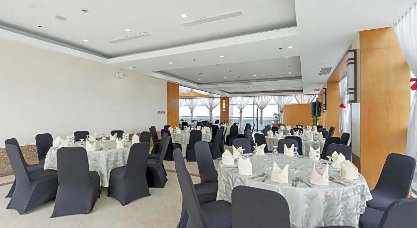Crown Regency Hotel & Towers