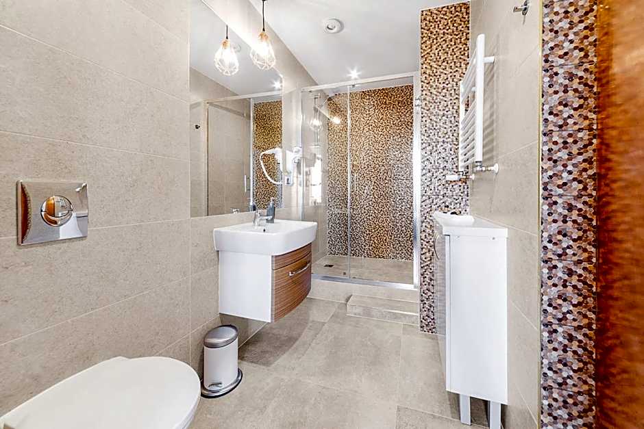 Six Suites, Old Town