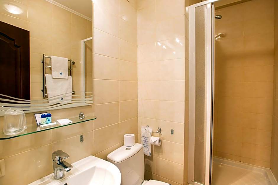 Готель Дніпро Dnipro Hotel