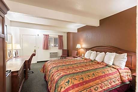 Standard King Room - Non-Smoking