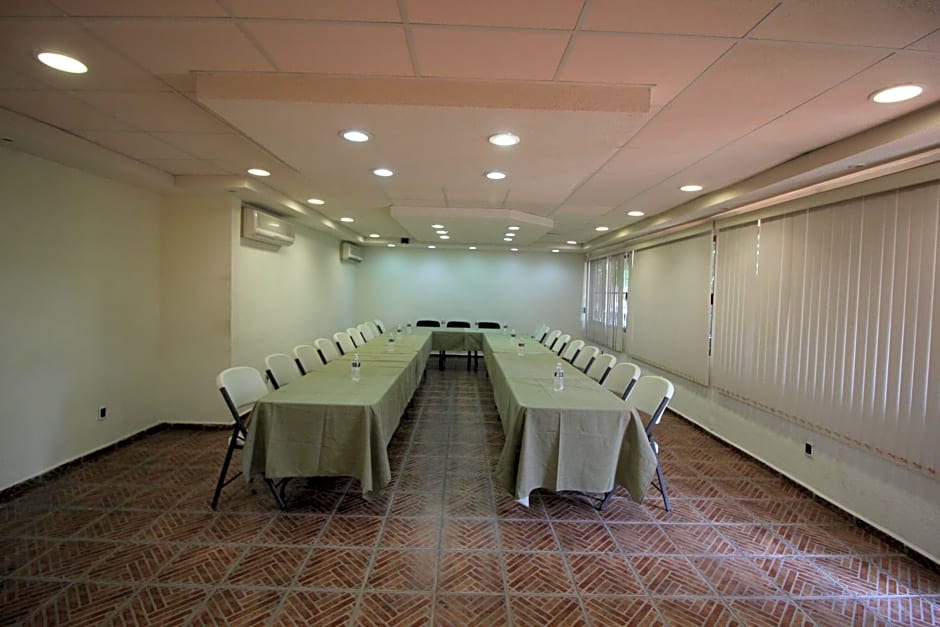 Villa Blanca Suites