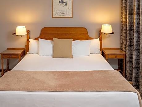 Ngwenya City Hotel